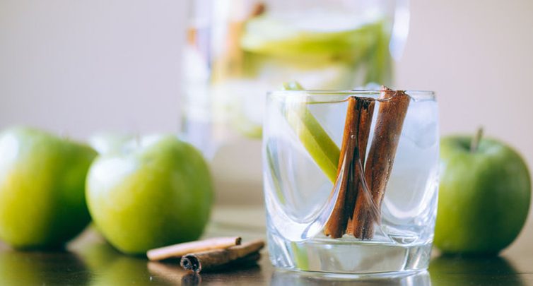 Tarçınlı detoks suyunun faydaları nelerdir nasıl yapılır gerekli malzemeler nelerdir